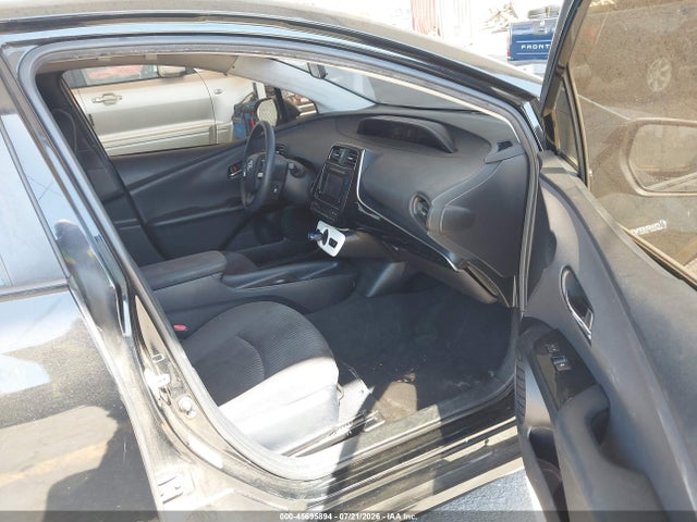 Toyota Prius Two 2016 JTDKBRFU6G3513084 Image 5