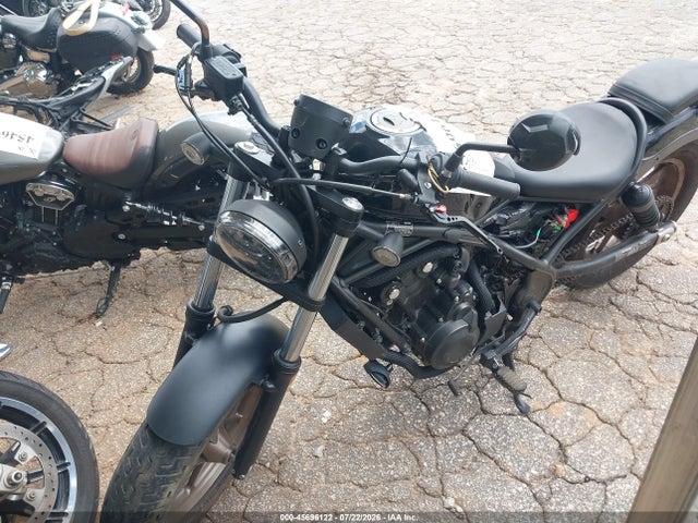 Honda CMX500 2024 MLHPC5602R5700948 Image 2