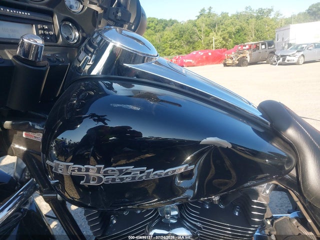 45696137 :رقم المزاد ، 1HD1KBM19BB675316 vin ، 2011 Harley-davidson Flhx مزاد بيع