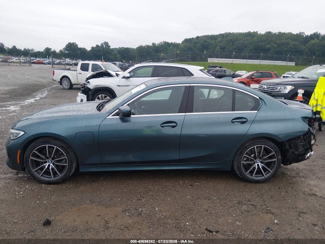 45696382 :رقم المزاد ، 3MW5P7J0XM8C18206 vin ، 2021 Bmw 330e مزاد بيع