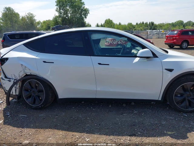 Продаж на аукціоні авто 2025 Tesla Model Y Long Range Dual Motor All-wheel Drive, vin: 7SAYGDEE8SF245260, номер лоту: 45696544