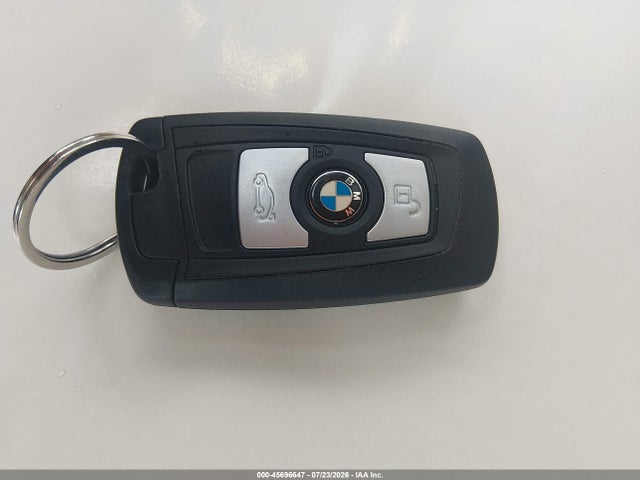 45696647 :رقم المزاد ، WBA3B5C57DF595389 vin ، 2013 Bmw 328i Xdrive مزاد بيع