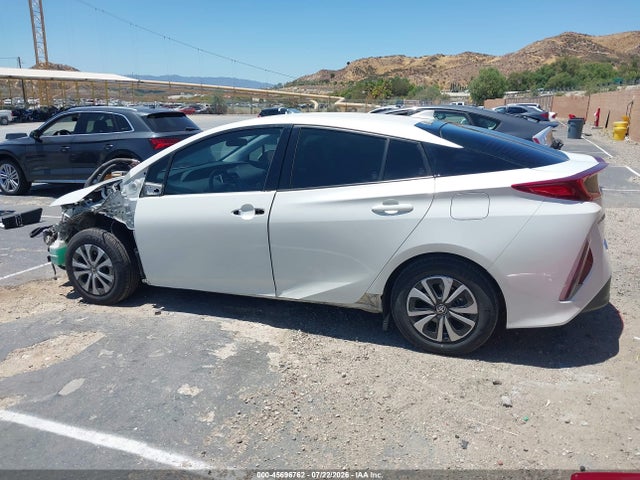 Toyota Prius Prime Plus 2018 JTDKARFP1J3080777 Image 15