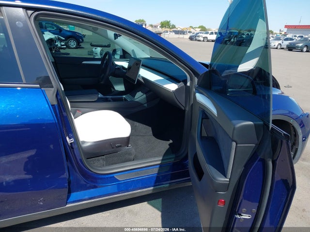 Продажа на аукционе авто 2022 Tesla Model Y Long Range Dual Motor All-wheel Drive, vin: 7SAYGDEE7NF533680, номер лота: 45696898