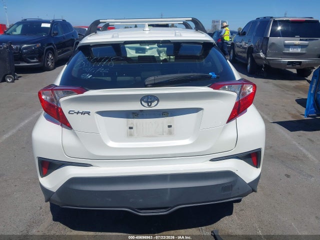JTNKHMBX2L1065350 Toyota C-HR LE