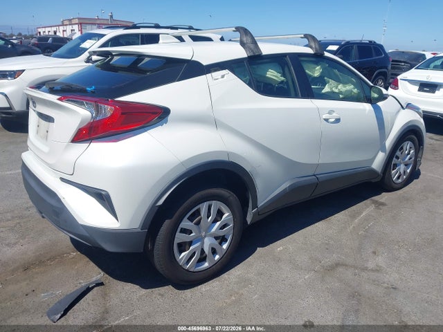JTNKHMBX2L1065350 Toyota C-HR LE
