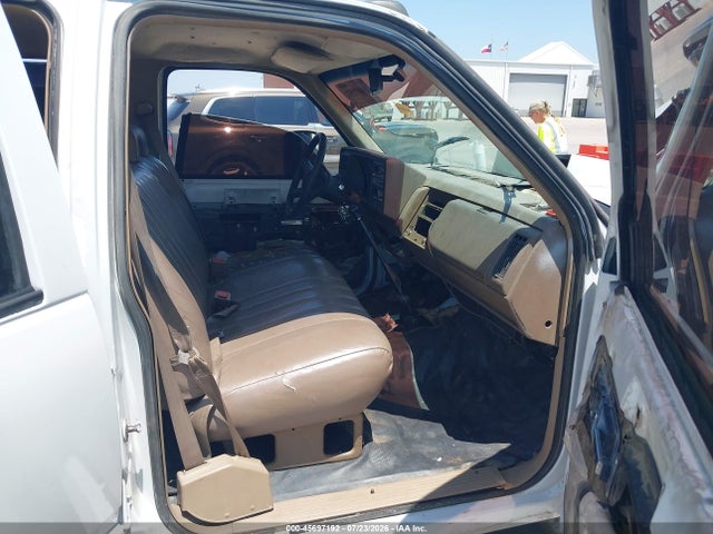 45697192 :رقم المزاد ، 1GTHC33K2PJ716024 vin ، 1993 Gmc Sierra C3500 مزاد بيع