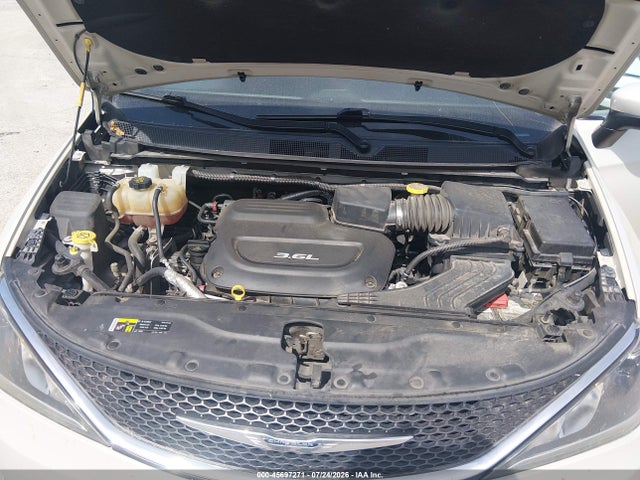 45697271 :رقم المزاد ، 2C4RC1BG6HR753225 vin ، 2017 Chrysler Pacifica Touring Plus مزاد بيع