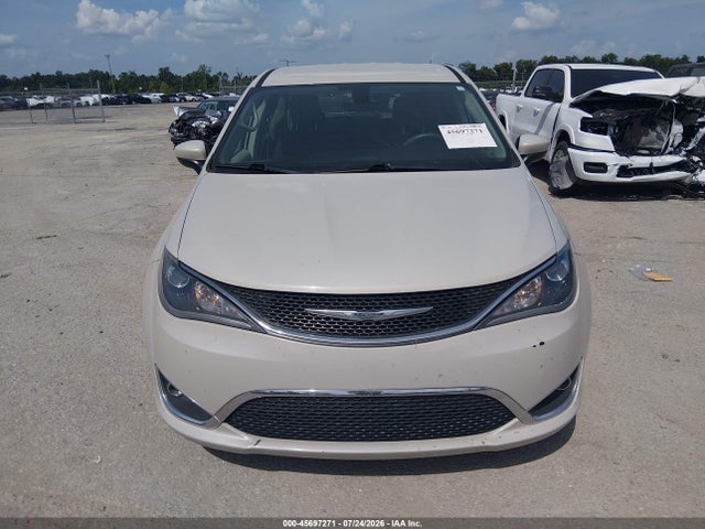 45697271 :رقم المزاد ، 2C4RC1BG6HR753225 vin ، 2017 Chrysler Pacifica Touring Plus مزاد بيع