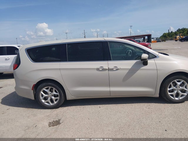 45697271 :رقم المزاد ، 2C4RC1BG6HR753225 vin ، 2017 Chrysler Pacifica Touring Plus مزاد بيع