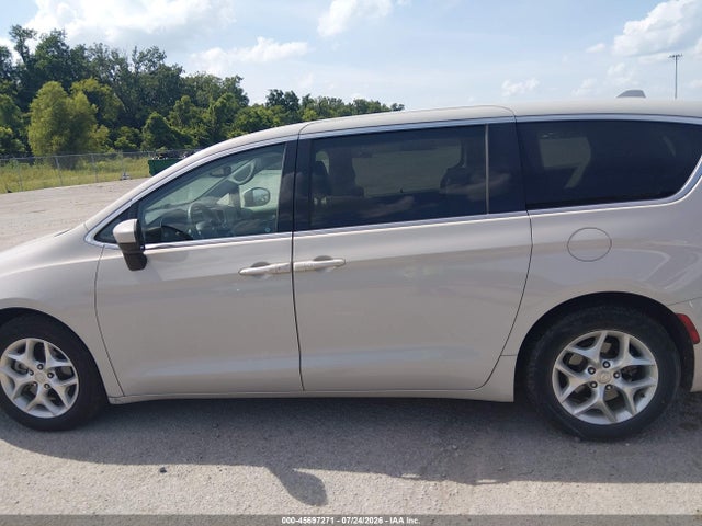 45697271 :رقم المزاد ، 2C4RC1BG6HR753225 vin ، 2017 Chrysler Pacifica Touring Plus مزاد بيع