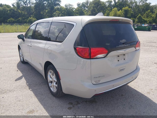 45697271 :رقم المزاد ، 2C4RC1BG6HR753225 vin ، 2017 Chrysler Pacifica Touring Plus مزاد بيع