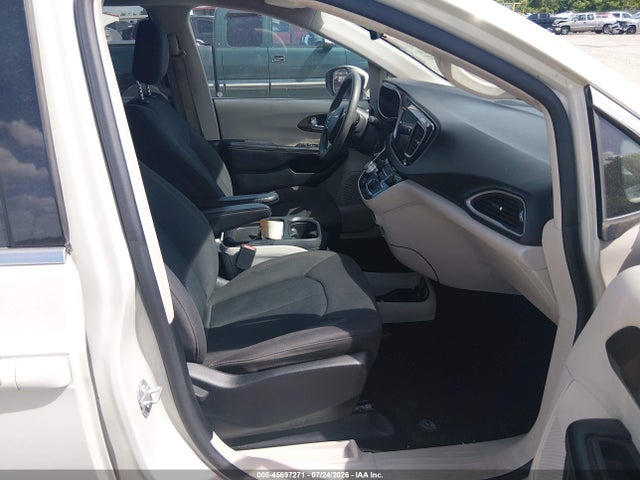 45697271 :رقم المزاد ، 2C4RC1BG6HR753225 vin ، 2017 Chrysler Pacifica Touring Plus مزاد بيع