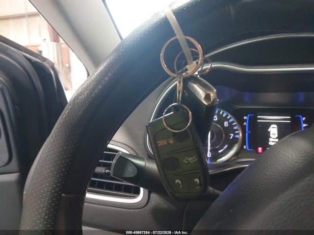 45697284 :رقم المزاد ، 1C3CCCAB3FN660829 vin ، 2015 Chrysler 200 Limited مزاد بيع