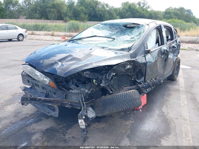 Ford FOCUS SE 2015 1FADP3K21FL281090 Image 2