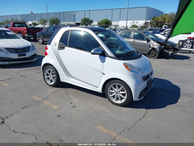 45697321 :رقم المزاد ، WMEEJ9AA2EK785570 vin ، 2014 Smart Fortwo Electric Drive Passion مزاد بيع