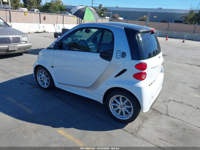 Smart Fortwo Electric Drive Passion 2014 WMEEJ9AA2EK785570 Image 3