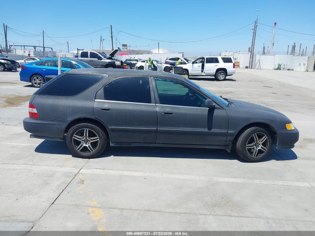 1995 Honda Accord Lx მანქანა იყიდება აუქციონზე, vin: 1HGCE1824SA010541, აუქციონის ნომერი: 45697331