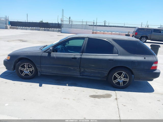 1995 Honda Accord Lx მანქანა იყიდება აუქციონზე, vin: 1HGCE1824SA010541, აუქციონის ნომერი: 45697331