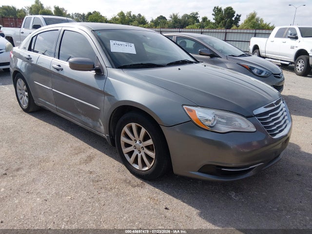 45697479 :رقم المزاد ، 1C3CCBBBXDN589800 vin ، 2013 Chrysler 200 Touring مزاد بيع