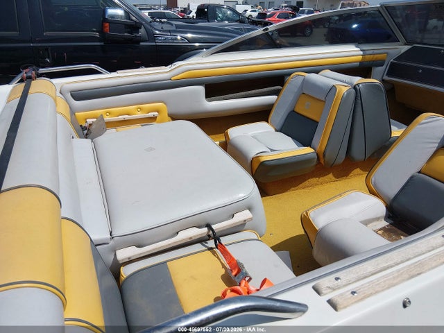 45697552 :رقم المزاد ، 4WNMB188C989 vin ، 1989 Four Winns Horizon مزاد بيع