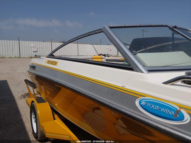 45697552 :رقم المزاد ، 4WNMB188C989 vin ، 1989 Four Winns Horizon مزاد بيع