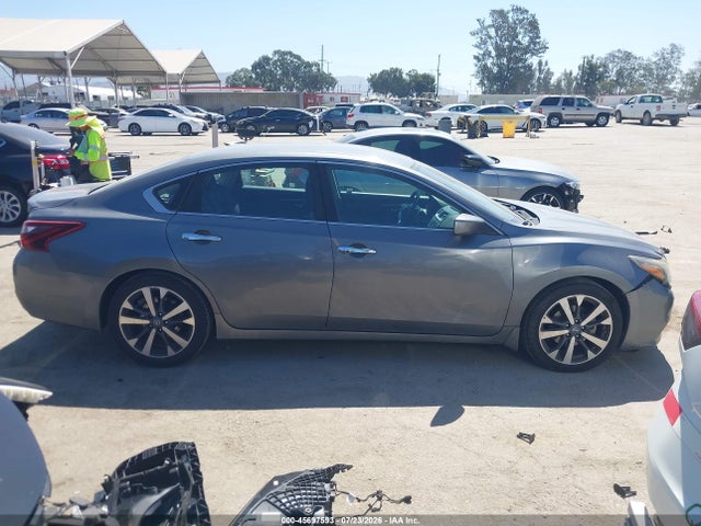 2017 Nissan Altima 2.5 Sr მანქანა იყიდება აუქციონზე, vin: 1N4AL3AP6HC483440, აუქციონის ნომერი: 45697593