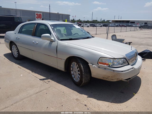 Продаж на аукціоні авто 2005 Lincoln Town Car Signature Limited, vin: 1LNHM82W55Y647330, номер лоту: 45697598