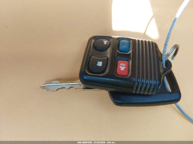 Продаж на аукціоні авто 2005 Lincoln Town Car Signature Limited, vin: 1LNHM82W55Y647330, номер лоту: 45697598