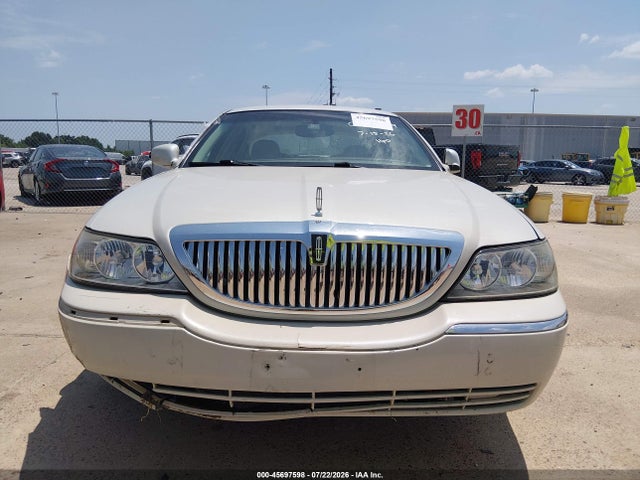 Продаж на аукціоні авто 2005 Lincoln Town Car Signature Limited, vin: 1LNHM82W55Y647330, номер лоту: 45697598