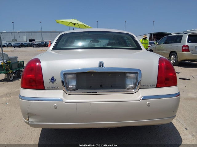 Продаж на аукціоні авто 2005 Lincoln Town Car Signature Limited, vin: 1LNHM82W55Y647330, номер лоту: 45697598
