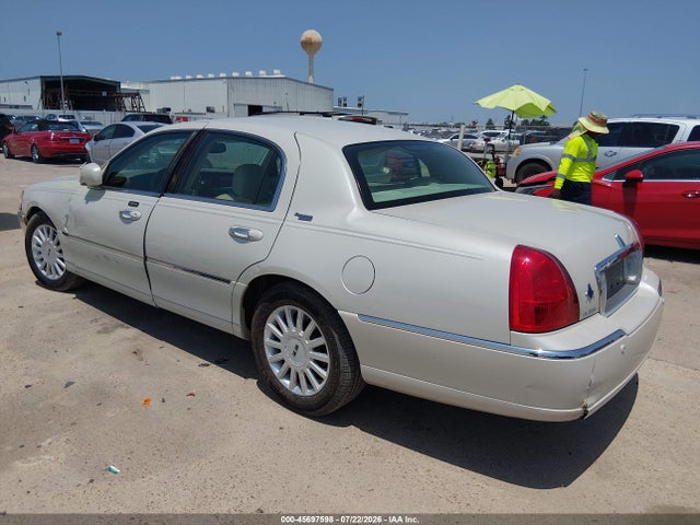 Продаж на аукціоні авто 2005 Lincoln Town Car Signature Limited, vin: 1LNHM82W55Y647330, номер лоту: 45697598