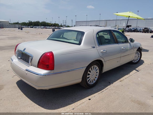 Продаж на аукціоні авто 2005 Lincoln Town Car Signature Limited, vin: 1LNHM82W55Y647330, номер лоту: 45697598