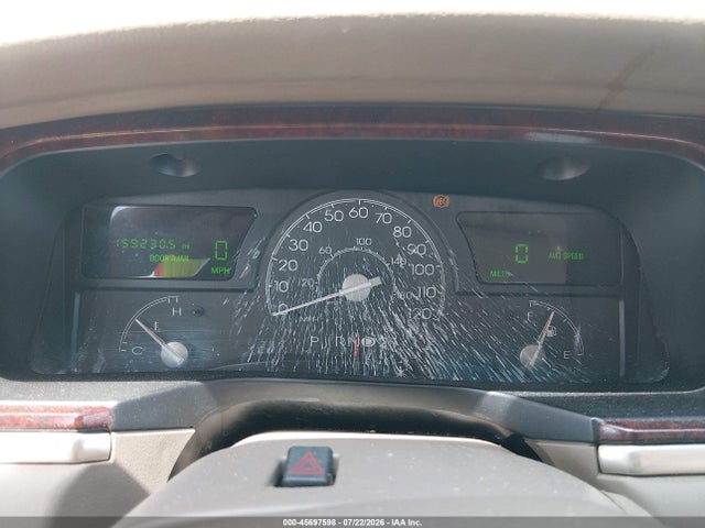 Продаж на аукціоні авто 2005 Lincoln Town Car Signature Limited, vin: 1LNHM82W55Y647330, номер лоту: 45697598