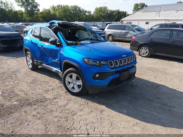 45698072 :رقم المزاد ، 3C4NJDBBXNT104949 vin ، 2022 Jeep Compass Latitude 4x4 مزاد بيع