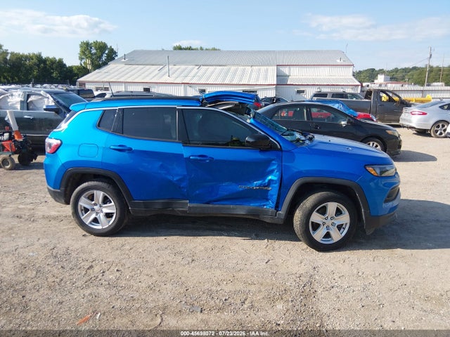 45698072 :رقم المزاد ، 3C4NJDBBXNT104949 vin ، 2022 Jeep Compass Latitude 4x4 مزاد بيع