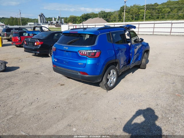 45698072 :رقم المزاد ، 3C4NJDBBXNT104949 vin ، 2022 Jeep Compass Latitude 4x4 مزاد بيع