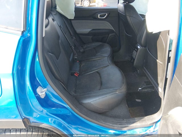 45698072 :رقم المزاد ، 3C4NJDBBXNT104949 vin ، 2022 Jeep Compass Latitude 4x4 مزاد بيع