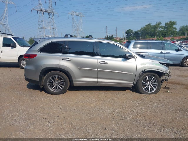 Продаж на аукціоні авто 2017 Toyota Highlander Xle, vin: 5TDJZRFH8HS400490, номер лоту: 45698333