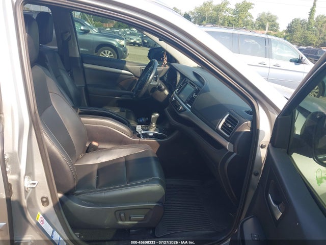 Продаж на аукціоні авто 2017 Toyota Highlander Xle, vin: 5TDJZRFH8HS400490, номер лоту: 45698333