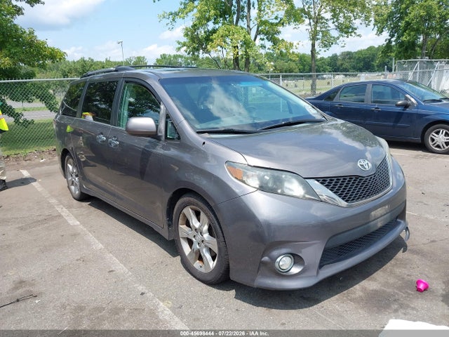 45698444 :رقم المزاد ، 5TDXK3DC9DS353788 vin ، 2013 Toyota Sienna Se 8 Passenger مزاد بيع
