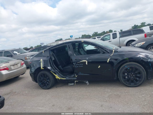 Tesla Model Y 2023 7SAYGAEE0PF703945 Image 13