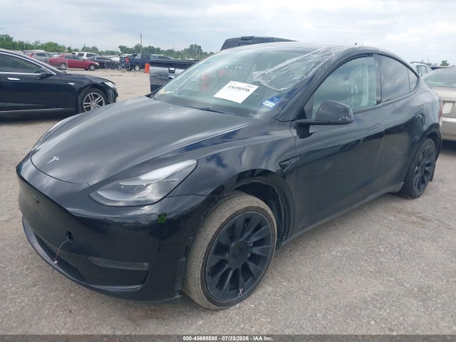 Tesla Model Y 2023 7SAYGAEE0PF703945 Image 2