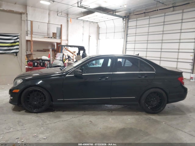 45698768 :رقم المزاد ، WDDGF8AB2DR244302 vin ، 2013 Mercedes-benz C 300 Sport 4matic مزاد بيع
