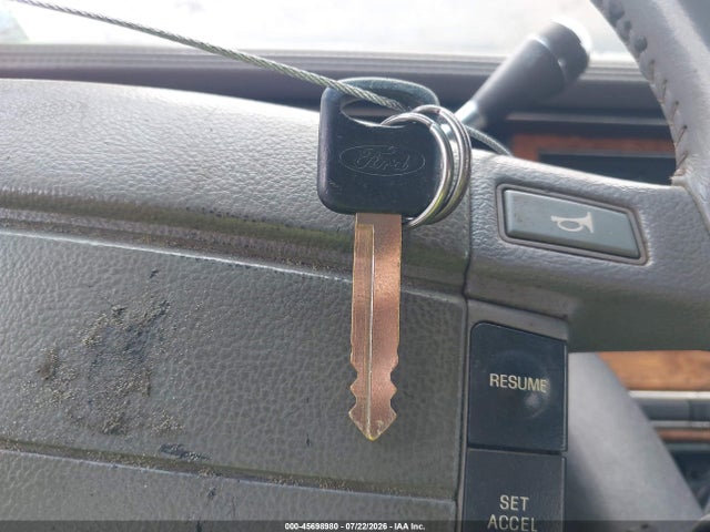 Продажа на аукционе авто 1993 Lincoln Town Car Cartier, vin: 1LNLM83W0PY742969, номер лота: 45698980