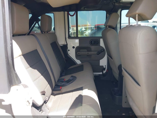 45699091 :رقم المزاد ، 1J4BA3H17AL105150 vin ، 2010 Jeep Wrangler Unlimited Sport مزاد بيع