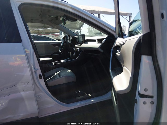 2T3A1RFV0MW188223 Toyota Rav4 Xle Premium