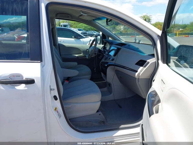 45699444 :رقم المزاد ، 5TDZK3DC3ES513349 vin ، 2014 Toyota Sienna L V6 7 Passenger مزاد بيع