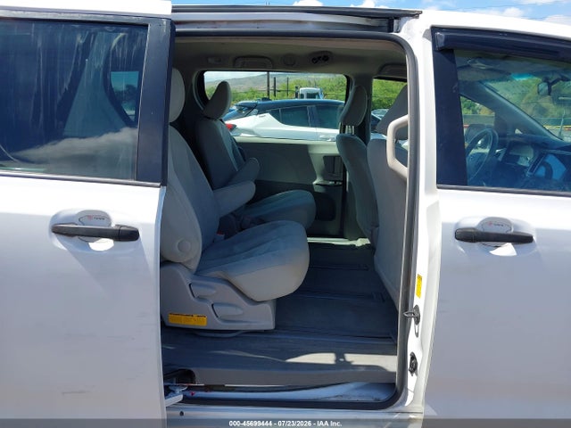 45699444 :رقم المزاد ، 5TDZK3DC3ES513349 vin ، 2014 Toyota Sienna L V6 7 Passenger مزاد بيع