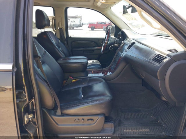 2011 Cadillac Escalade Luxury მანქანა იყიდება აუქციონზე, vin: 1GYS3BEFXBR100382, აუქციონის ნომერი: 45699656
